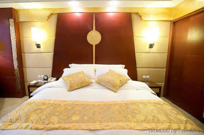 Minshan Lhasa Grand Hotel Chengdu Zimmer foto
